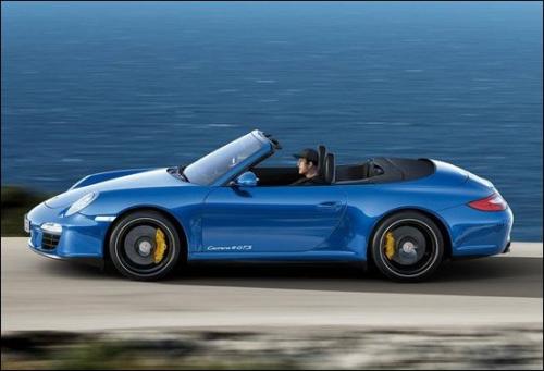 保时捷为其提供了基本型号911 Carrera配备3.4升平六缸发动机