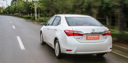 评测奔腾X80 1.8T运动版怎么样及卡罗拉1.8L CVT多少钱
