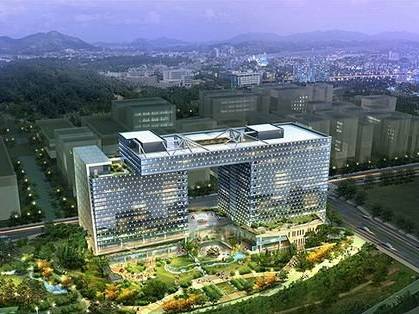 由AWE Office设计的德黑兰办公大楼设有多面窗户和百叶窗