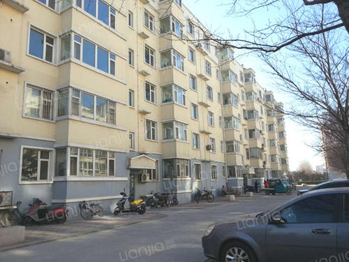 三家建筑工作室在旧金山完成了低成本住宅区的建设