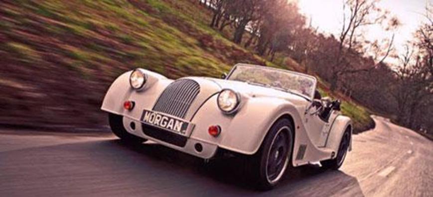 Morgan Plus 4 70周年纪念版带有闪闪发光的金色框