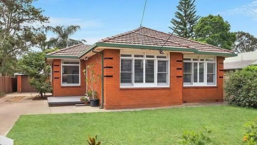 首次购房者在拍卖日中以近149万美元的价格抢购房屋