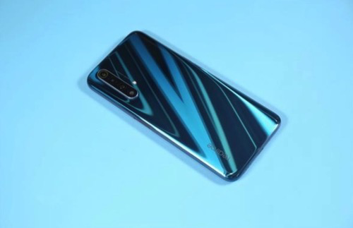 与小米Mi 10 Pro不同 Realme X50 Pro 5G随附包装盒中的65W GaN充电器