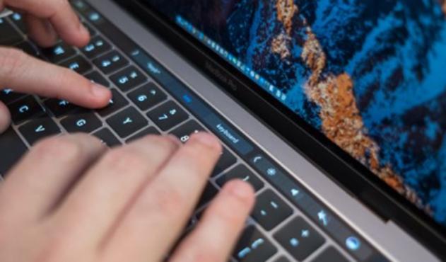 MacBook可能会配备带触觉反馈键的触摸屏键盘