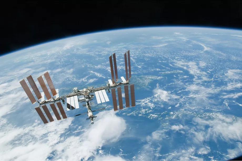 SpaceX明年将派三名游客前往国际空间站