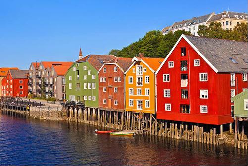 在拍卖结束后姐妹们抢购了Mile End的房子