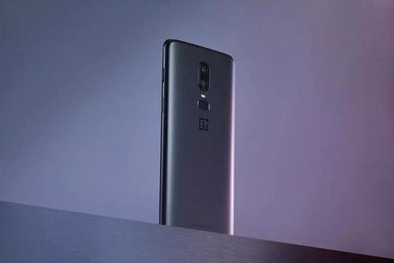 OnePlus将从苏宁开始在中国多家零售商销售智能手机