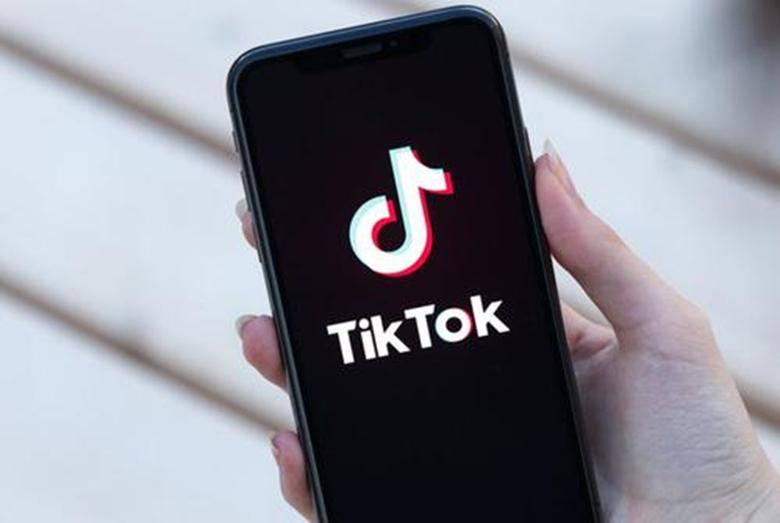 TikTok警告用户不要发布破坏头骨的挑战视频