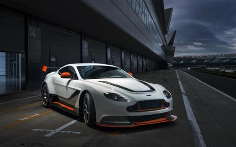 渲染的阿斯顿马丁Vantage GT3公路车展现干净的宽体外观