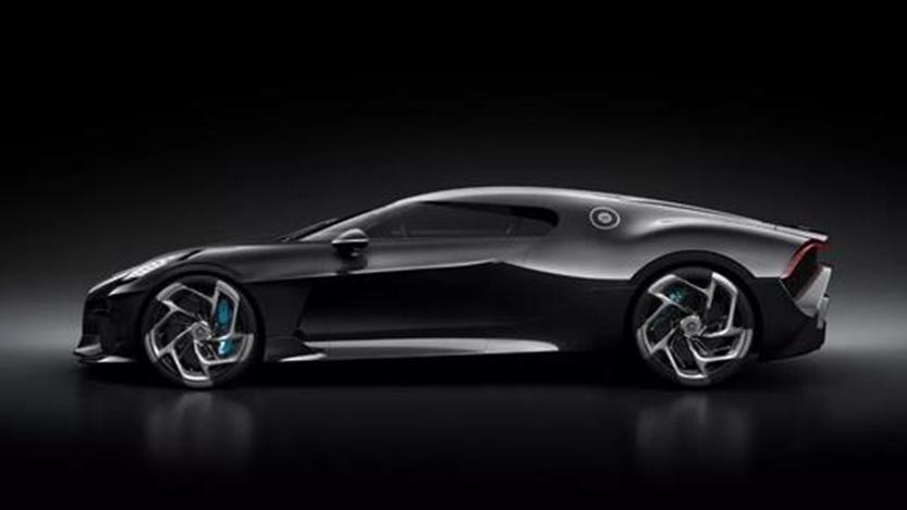 渲染的前引擎布加迪La Voiture Noire看起来像现代大西洋