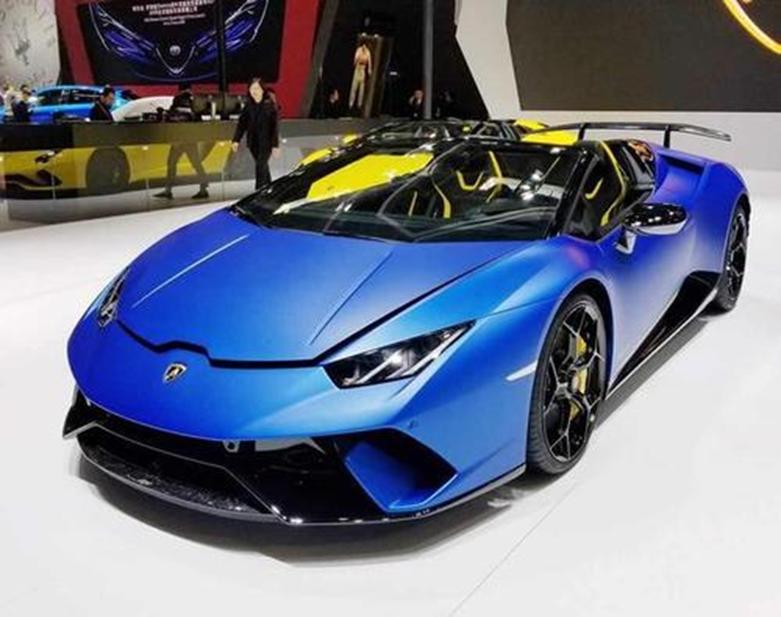 陆军兰博基尼Huracan Performante具有金ADV.1车轮