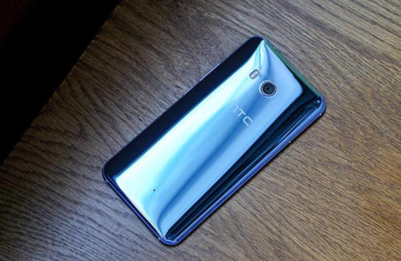 HTC U11动手操作—可压缩的全玻璃设备支持双热字