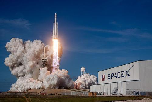 SpaceX公司将为nasa向月球运送货物