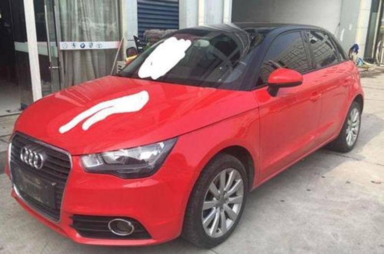 AUDI A1 30 TFSI在详细的环绕视频中看起来很酷