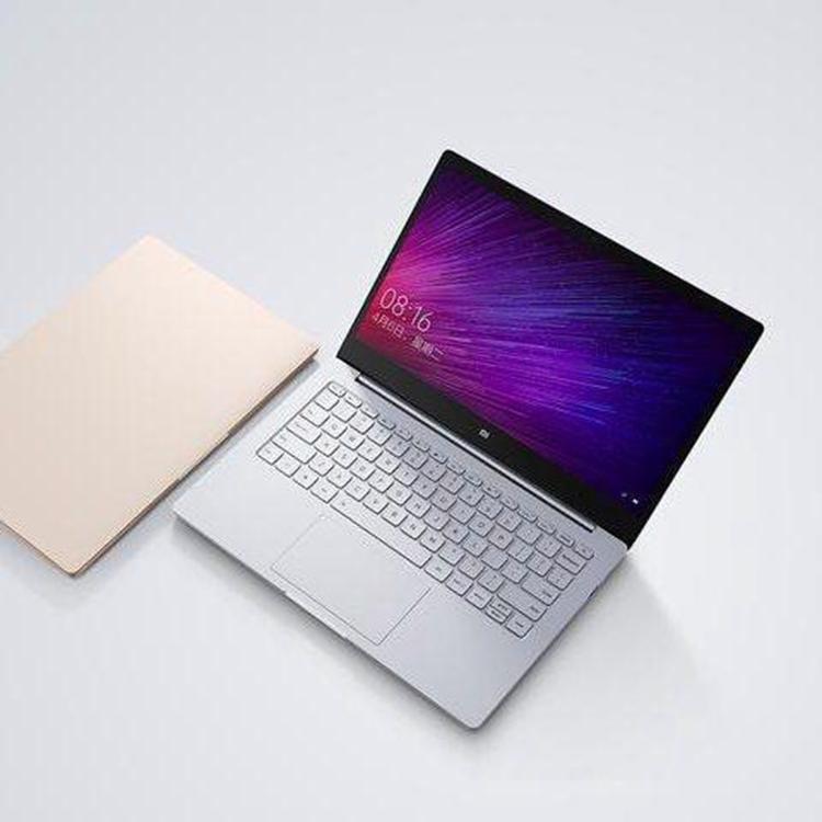 两台笔记本电脑开箱即用运行Windows
