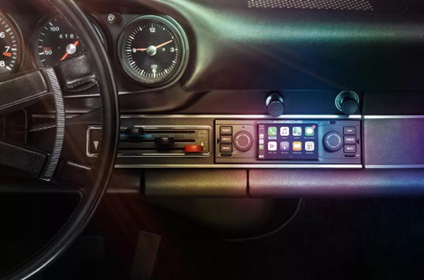 保时捷将Apple CarPlay与Android Auto添加到经典收音机中