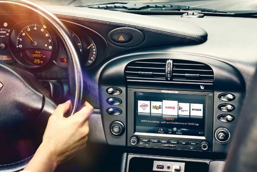 保时捷将Apple CarPlay与Android Auto添加到经典收音机中