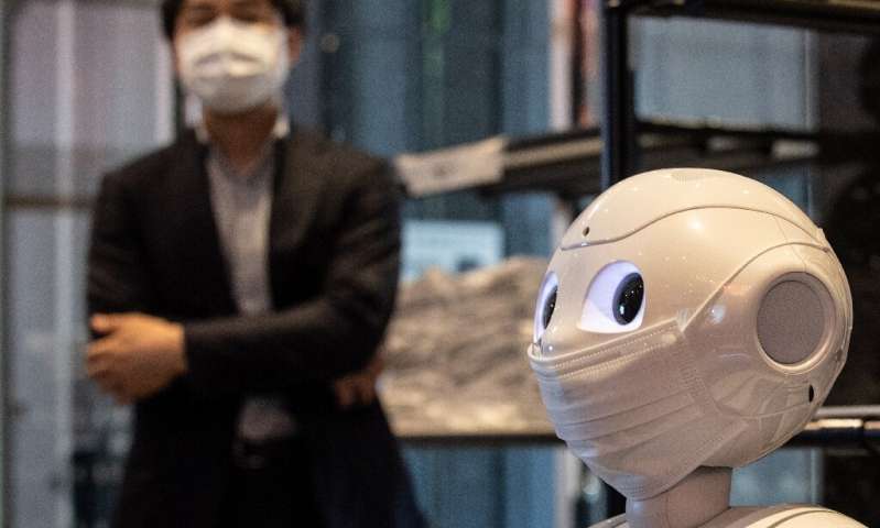 “我为你加油”：在东京检疫区欢迎机器人