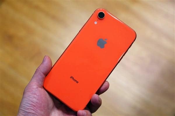 iPhone销售在4月份急剧下降：暴跌77％