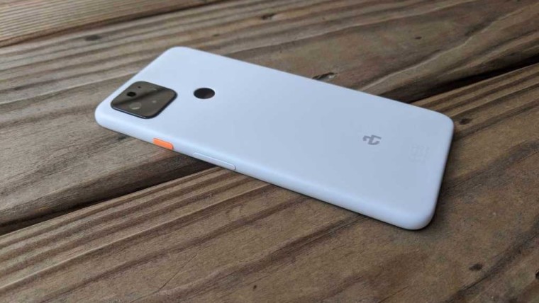 照片中展示了已取消的Google Pixel 4a XL原型