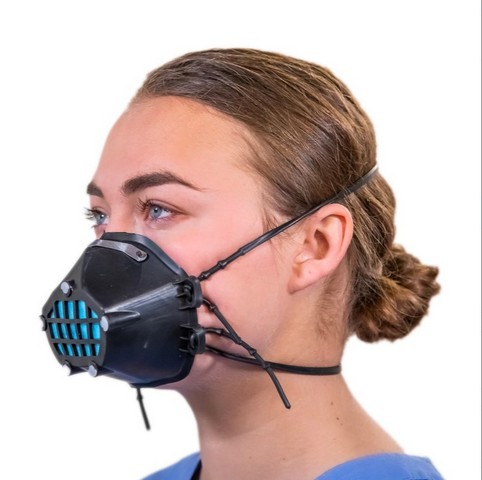 这款可重复使用的硅胶口罩带有10个可更换的空气过滤器