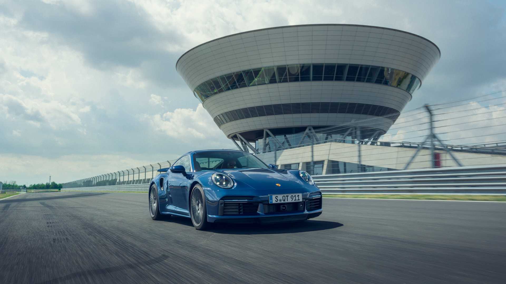 2021年保时捷911 Turbo的预算达到572马力，为百万富翁