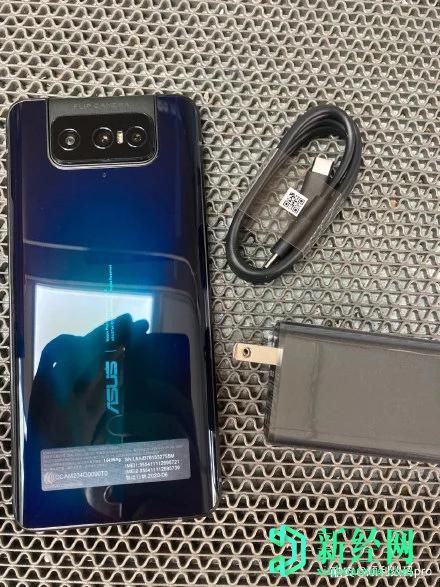 泄漏的实时照片展示了Zenfone 7′三后置摄像头