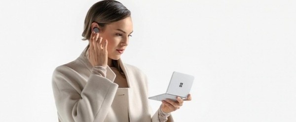 每个人现在都可以亲自去检查微软Surface Duo