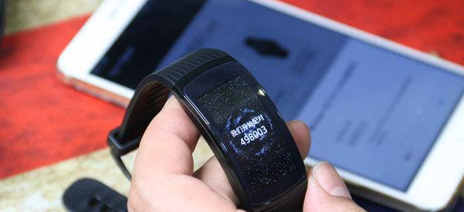三星Galaxy Fit 2推出了具有新设计和高级跟踪功能的产品