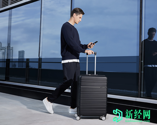 华为在中国推出了智能商务手提箱；最低价格为1,999元