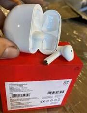 被美国海关扣押的20,000个一加 Buds为“假冒AirPods”