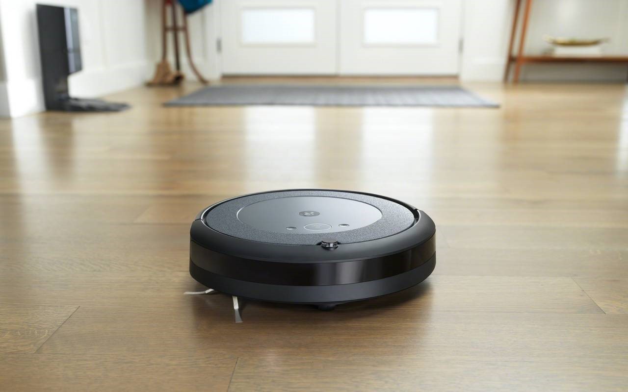 iRobot Roomba i3 +是一款便宜的带有自动清空垃圾箱的吸尘器