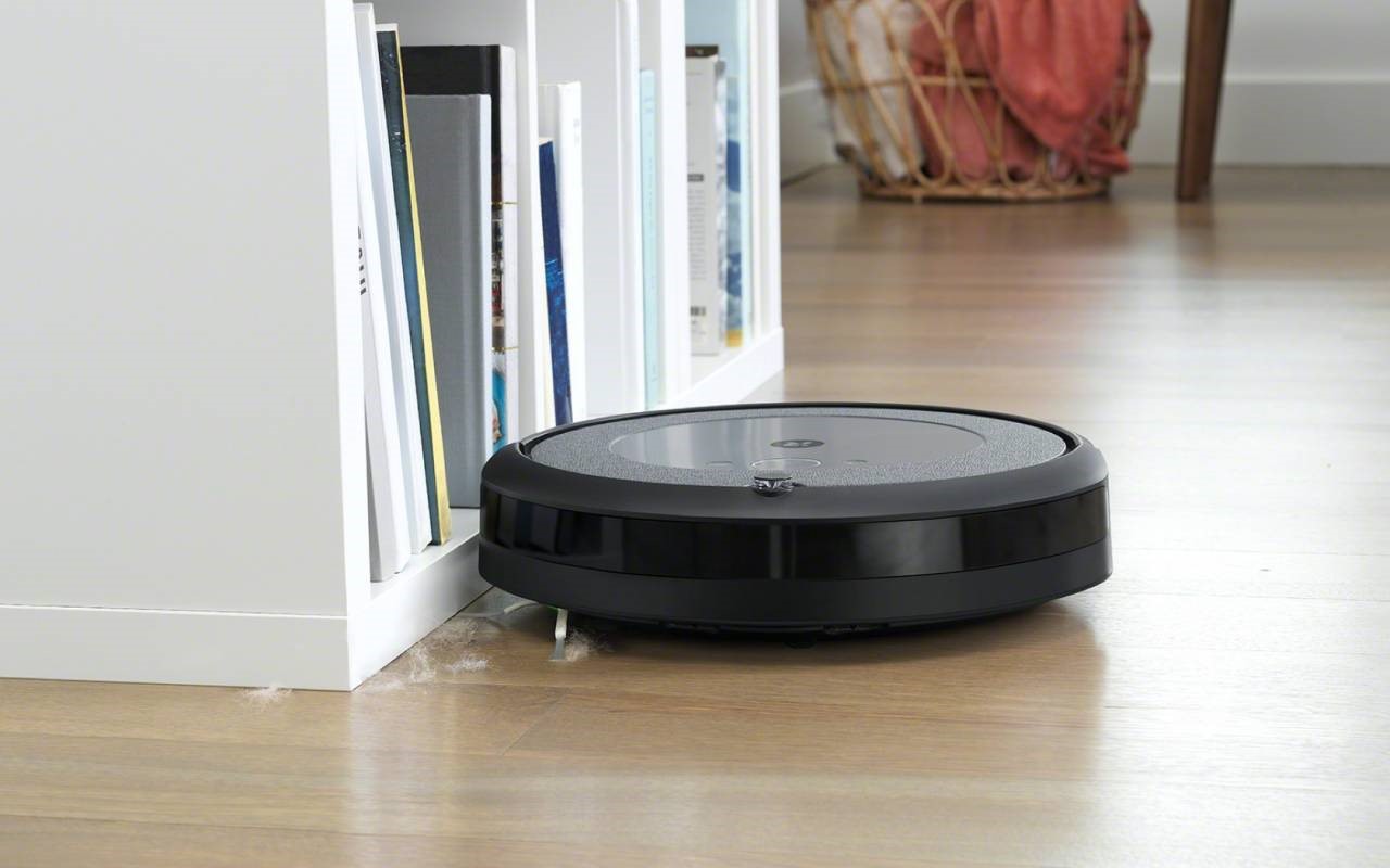 iRobot Roomba i3 +是一款便宜的带有自动清空垃圾箱的吸尘器