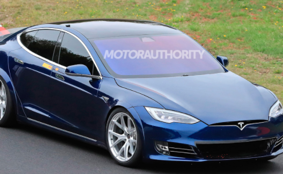 售价141,070美元的特斯拉Model S Plaid可提供超过500英里的续航里程