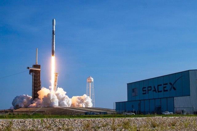 SpaceX赢得制造美国导弹跟踪卫星的合同