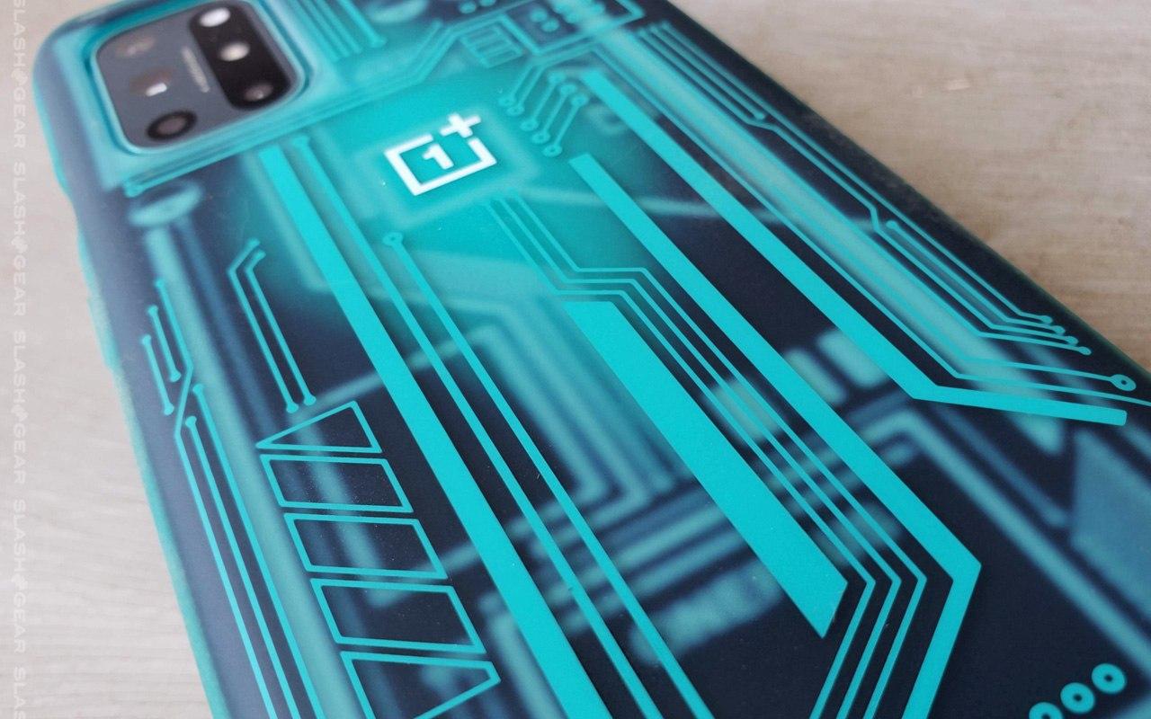 一加OnePlus 8T评测：明亮，清晰，彩色的显示屏