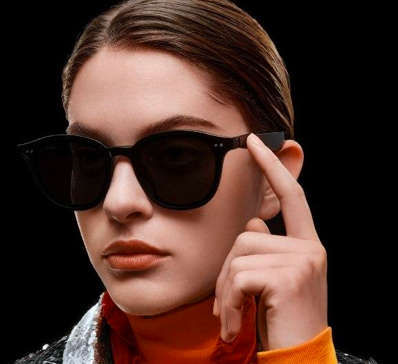 智能眼镜华为Eyewear II的设计比上一代产品更为先进