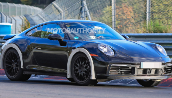 保时捷（Porsche）可能正在测试其911跑车的高级版本