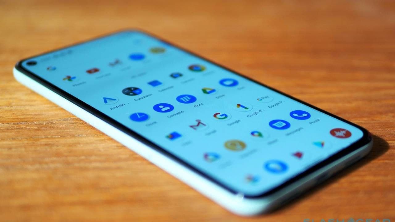 谷歌Pixel 5屏幕间隙问题显然是设计的一部分