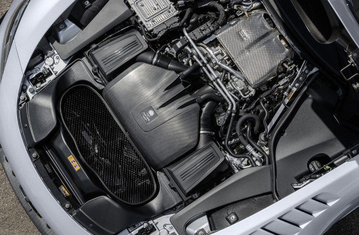 这是梅赛德斯AMG有史以来最强大的V8-GT黑色系列的核心