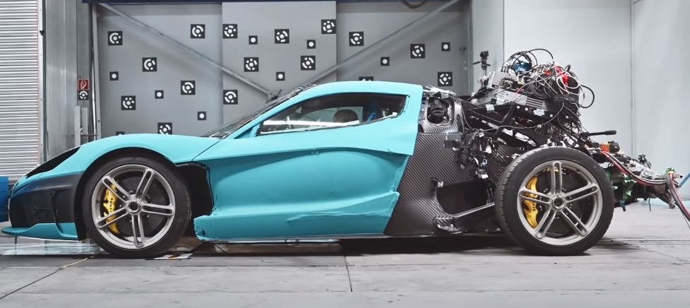Rimac Crash测试其价值200万美元的概念电动超级跑车