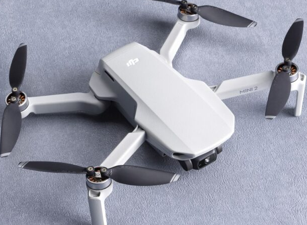 可以拍摄4K视频的大疆DJI Mini 2无人机