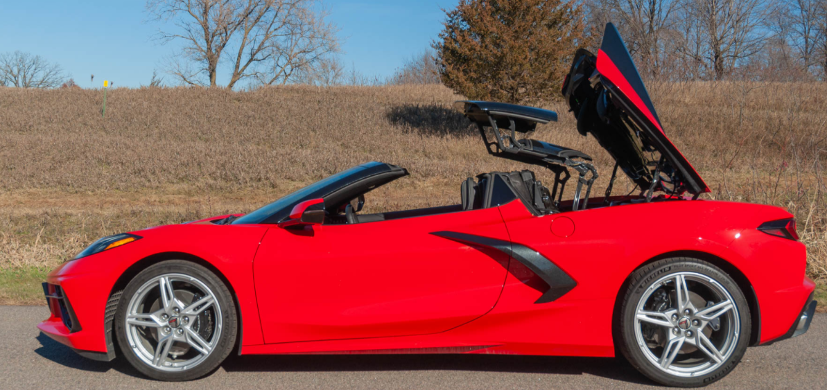2020年雪佛兰Corvette敞篷车证明了运动车转向中置引擎布局的合理性
