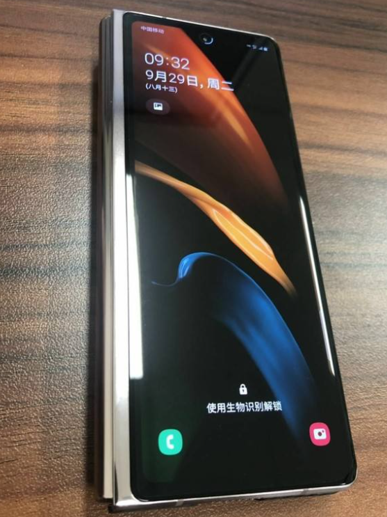 三星Galaxy Z Fold Lite揭示了第一个细节