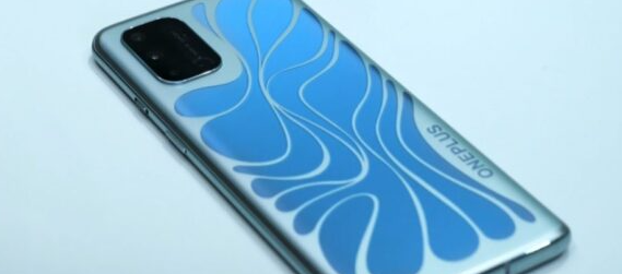 OnePlus具有改变颜色的手机设计