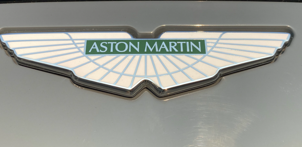 了解如何在每个阿斯顿·马丁身上制作带翅膀的徽章