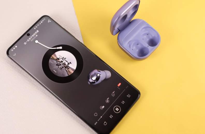 三星Galaxy Buds Pro和Buds Live有什么区别？