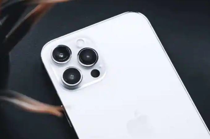 Apple  iPhone  13可能带有较小的缺口和120Hz面板