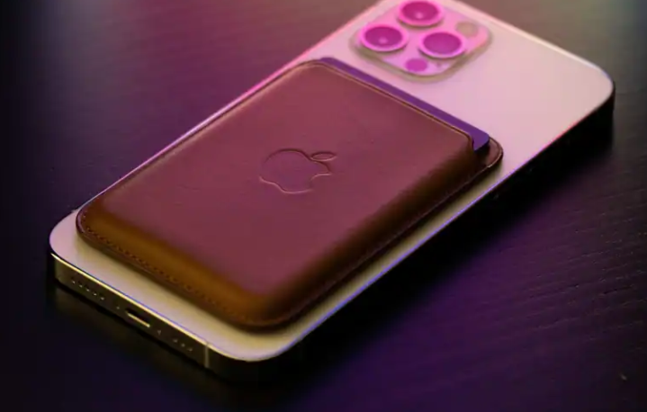 苹果专家推翻iPhone上MagSafe电池组的猜测