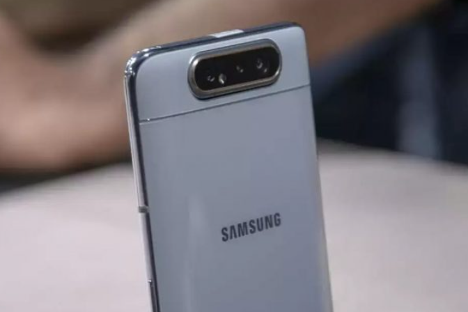 带有旋转摄像头的三星Galaxy A82曝光